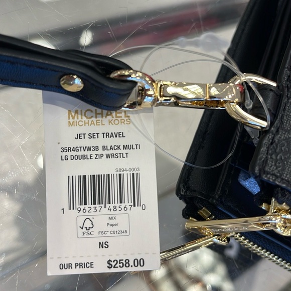 MICHAEL KORS JST LG DOUBLE ZIP WRISTLET WALLET PHONE HOLDER
BLACK MULTI
NWT - Picture 7 of 16